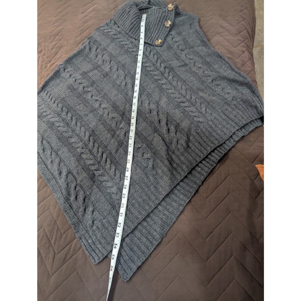 Women's grey Pancho style sweater w/button collar by Anna & Ava one size NWT - Picture 6 of 7